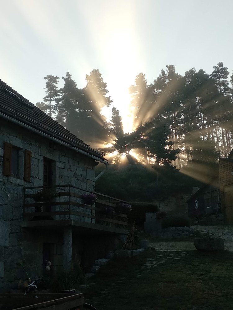 Aire camping-car � Saint-Just (15320) - Photo 2